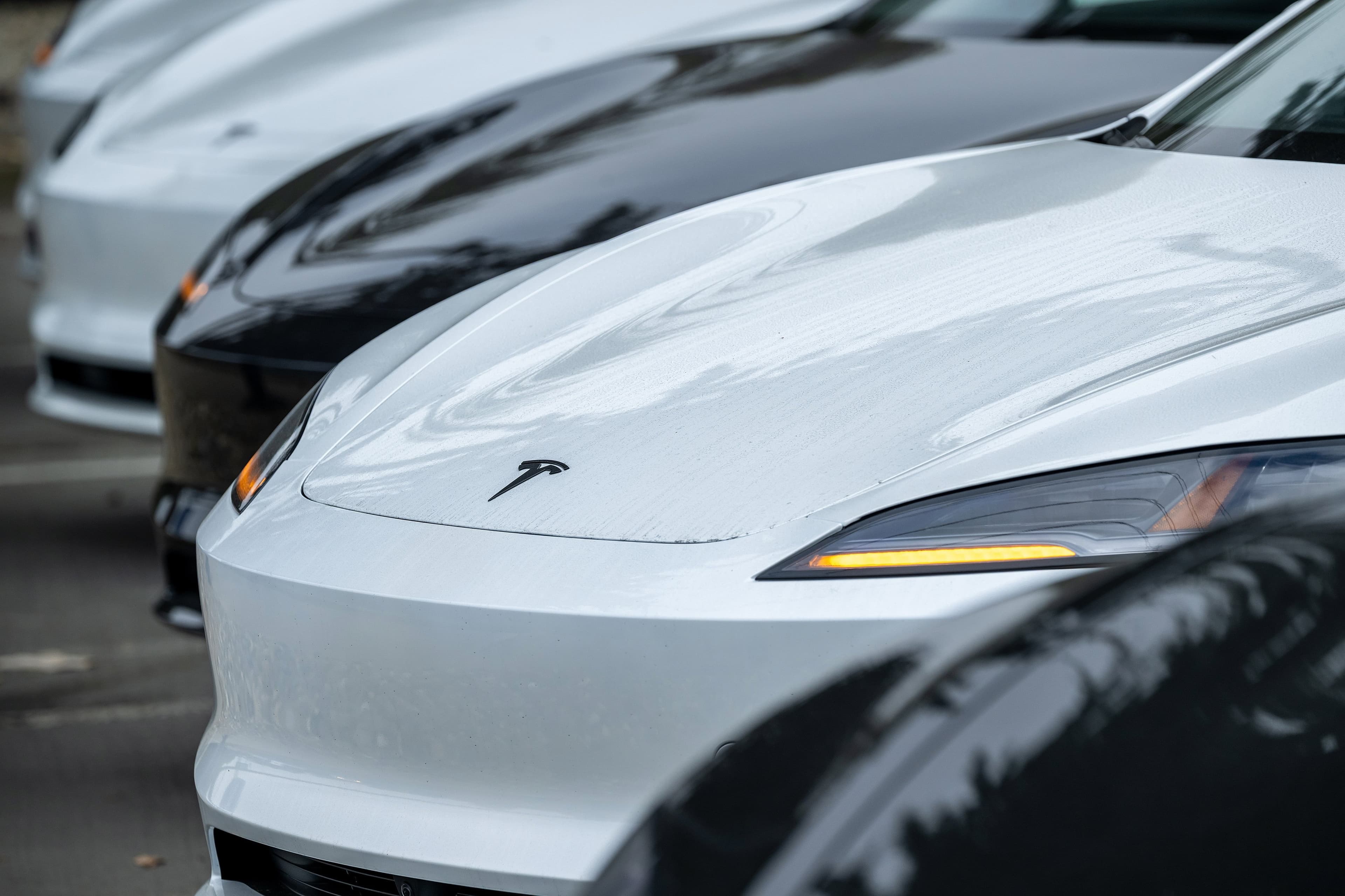 Autopiloted Tesla Crashes Into Texas Home, Killing 76-Year-Old Woman